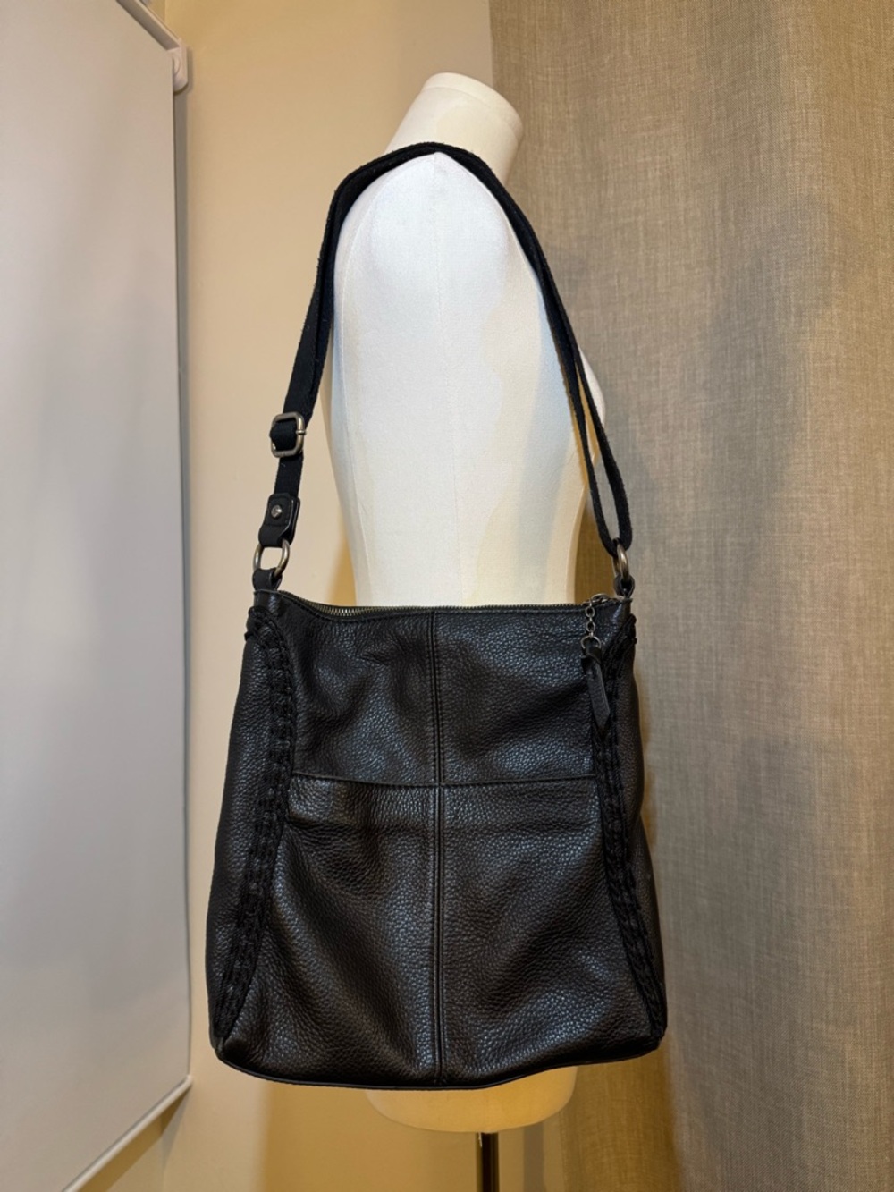 The Sak Black Leather Crossbody Bag Boho Classic Everyday Purse